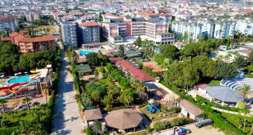 Clover Magic Garden Beach