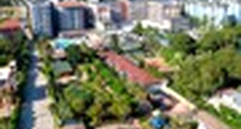 Clover Magic Garden Beach